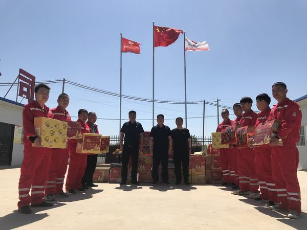 趙敬凱五一期間慰問(wèn)一線干部員工