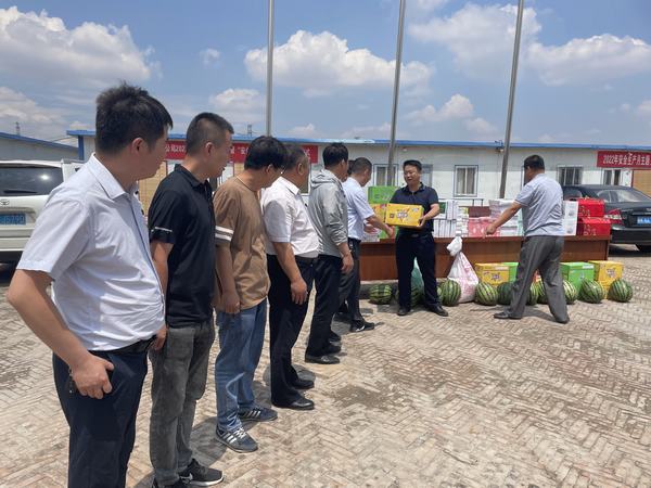 陜煤建設(shè)煤礦運(yùn)營(yíng)服務(wù)分公司：防暑慰問(wèn)品送給一線(xiàn)建設(shè)者