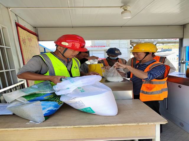 陜煤建設(shè)銅煤公司：基層項目部多措并舉 抗高溫保生產(chǎn)