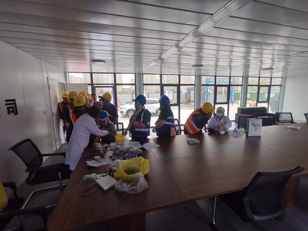 陜煤建設(shè)銅煤公司第七項(xiàng)目部送關(guān)愛(ài)進(jìn)一線