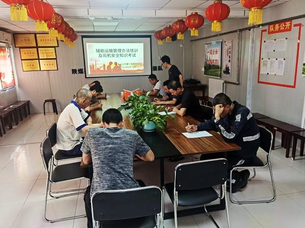 陜煤建設渭南分公司第二安裝項目部強化生產(chǎn)運輸安全管理助力“安全生產(chǎn)月”活動扎實開展