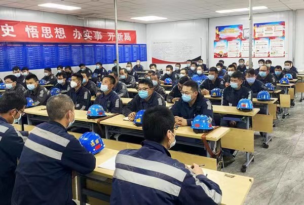 陜煤建設(shè)洗選煤運(yùn)營公司紅柳林洗煤廠項(xiàng)目部： 迎戰(zhàn)“三伏天”  我們有“涼策”