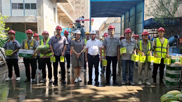 陜煤建設(shè)銅煤公司開展“夏送清涼”關(guān)愛活動(dòng)