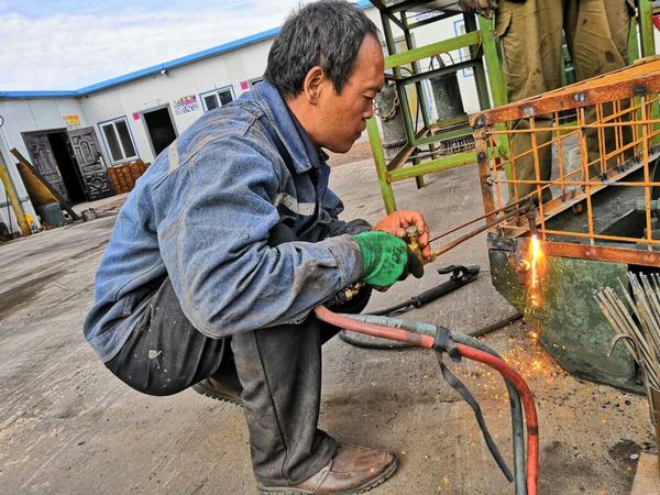 陜煤建設(shè)煤礦運營服務(wù)分公司：技能現(xiàn)場大講堂助青工成才