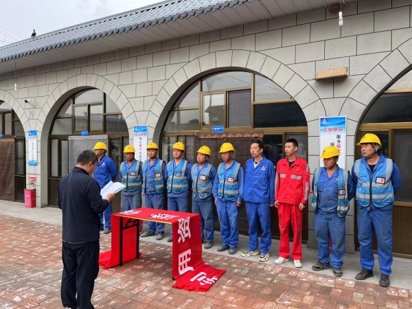 陜煤建設機電安裝公司涼水井項目部環(huán)?；顒釉谛袆?></div>
                                <div   id=