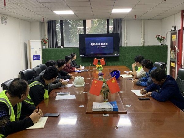 陜煤建設(shè)銅煤公司第十五項(xiàng)目部開展:“安全理念記心中、安全生產(chǎn)促發(fā)展”專題教育活動(dòng)