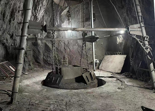 陜煤建設(shè)礦建三公司鏡鐵山黑溝項目部提前10天完成膠帶回風井井筒掘砌施工