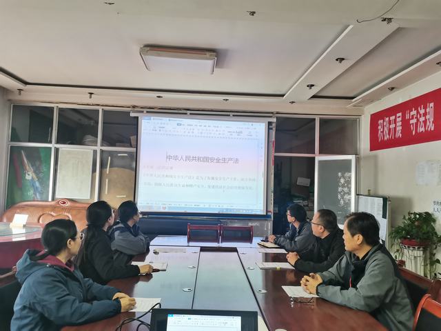  陜煤建設(shè)韓城分公司土建五項(xiàng)目部開展“黨員、團(tuán)員身邊無隱患”系列活動為安全生產(chǎn)保駕護(hù)航