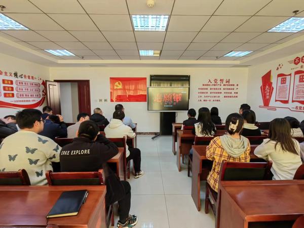陜煤建設(shè)煤礦運營服務(wù)分公司：組織觀看紅色影片《志愿軍：雄兵出擊》  汲取奮進(jìn)力量