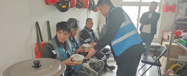 陜煤建設韓城分公司安裝第四項目部：一碗熱乎飯，情暖眾人心
