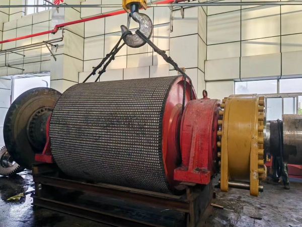 陜煤建設(shè)機電安裝公司：爭分奪秒更換卸載滾筒