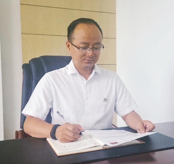 匠心書壯志，妙手繪華章