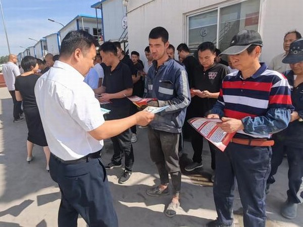 陜煤建設(shè)煤礦運(yùn)營(yíng)服務(wù)分公司：妙筆畫(huà)出安全“連環(huán)畫(huà)” 架起安全發(fā)展“同心橋”