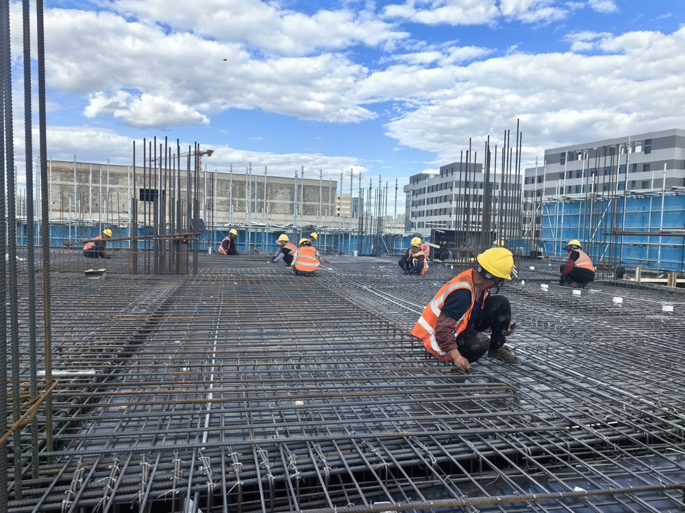 秋韻滿(mǎn)工地  奏響建設(shè)交響曲