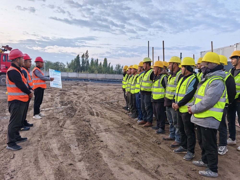 陜煤建設(shè)天工公司新疆第一項(xiàng)目部：抓實(shí)班前例會(huì)，筑牢平安建設(shè)根基