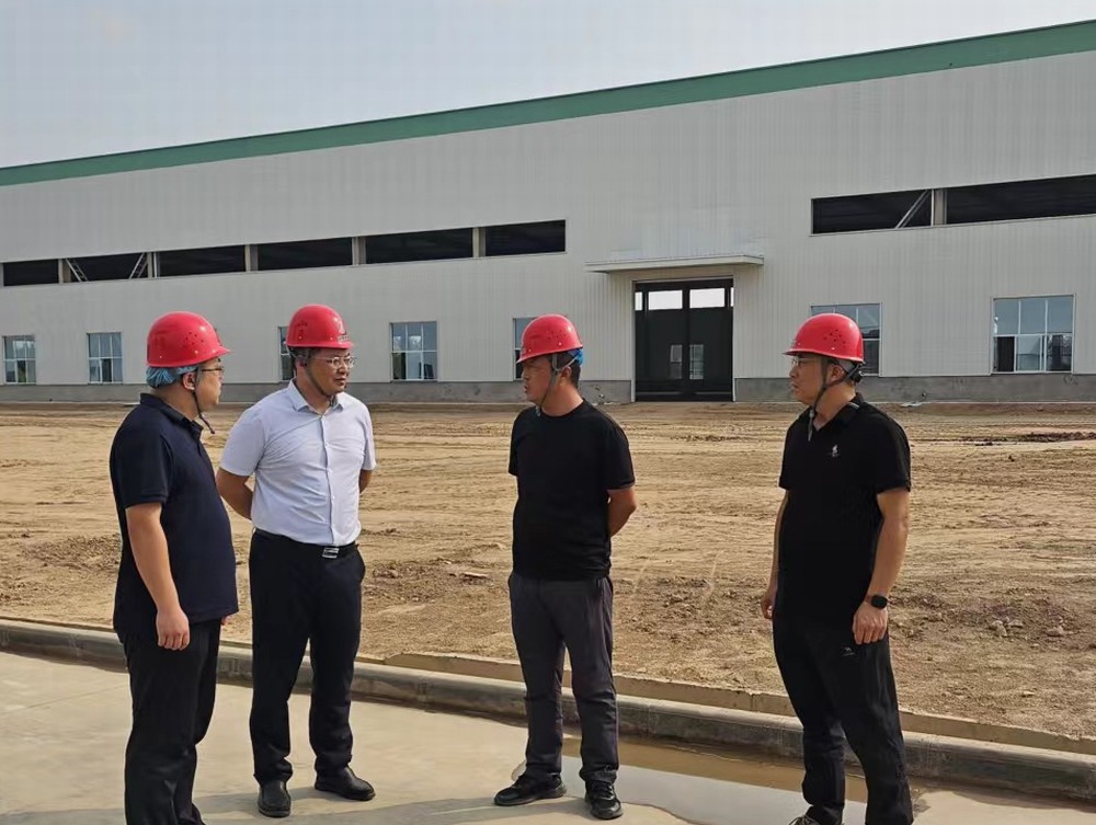 陜西建材科技有限公司副總經(jīng)理郭正亮一行深入陜煤建設(shè)天工公司煤矸石項(xiàng)目開(kāi)展節(jié)前安全檢查