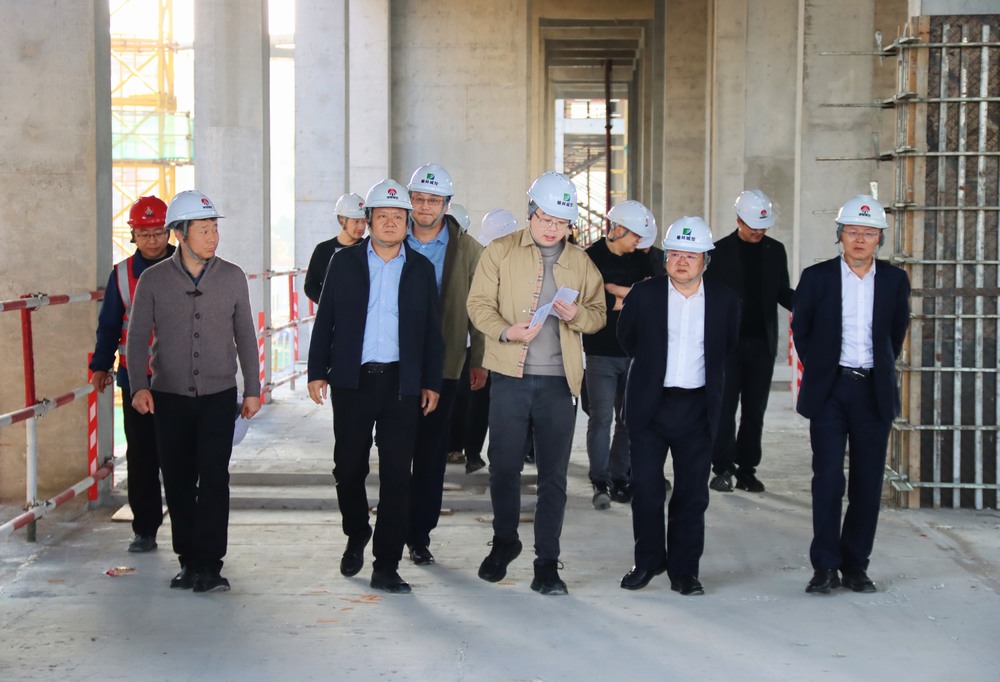 榆林城投集團(tuán)黨委書記、董事長(zhǎng)郝君一行蒞臨陜煤建設(shè)榆林公司承建的榆溪圣境一標(biāo)段項(xiàng)目檢查指導(dǎo)工作