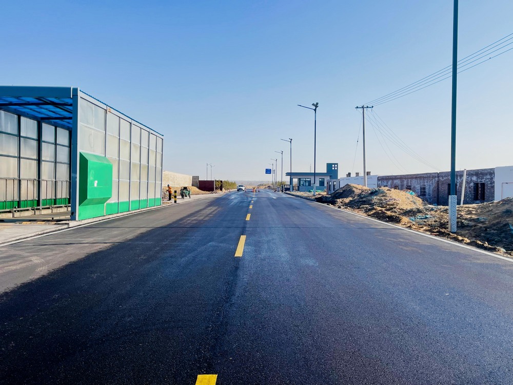 混凝土滑模機(jī)助力榆陽煤炭物流園項(xiàng)目2#進(jìn)場道路施工中的應(yīng)用與優(yōu)勢