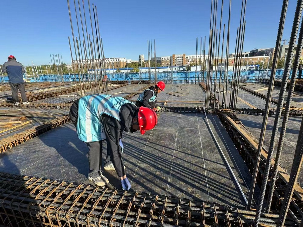 寒冬堅(jiān)守，工地上的最美身影