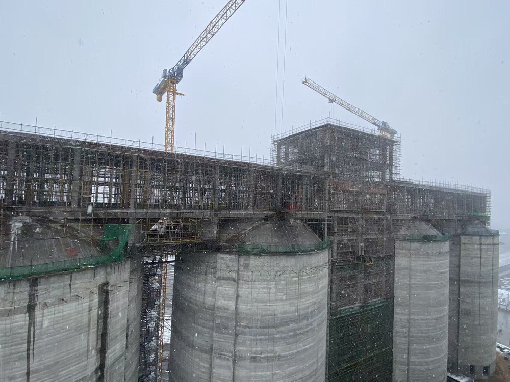 陜煤建設(shè)第二直屬項(xiàng)目部：43.8米高空鏖戰(zhàn)，攻克原煤倉(cāng)施工“硬骨頭”