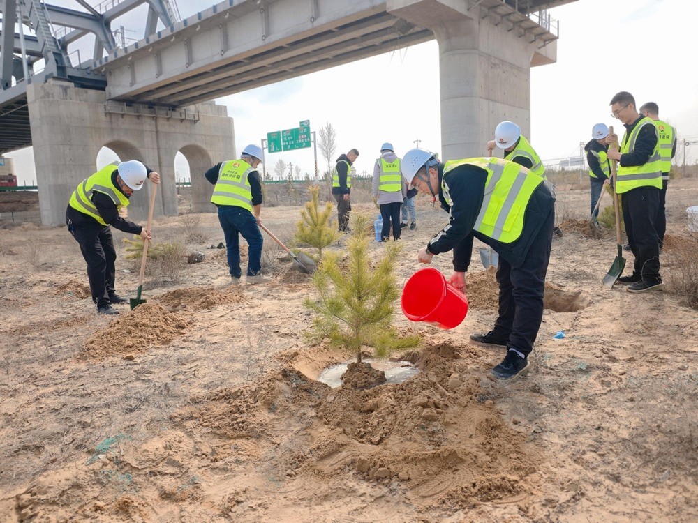 陜煤建設(shè)路橋分公司：夏意漸濃四月天，“青”風(fēng)助力促發(fā)展