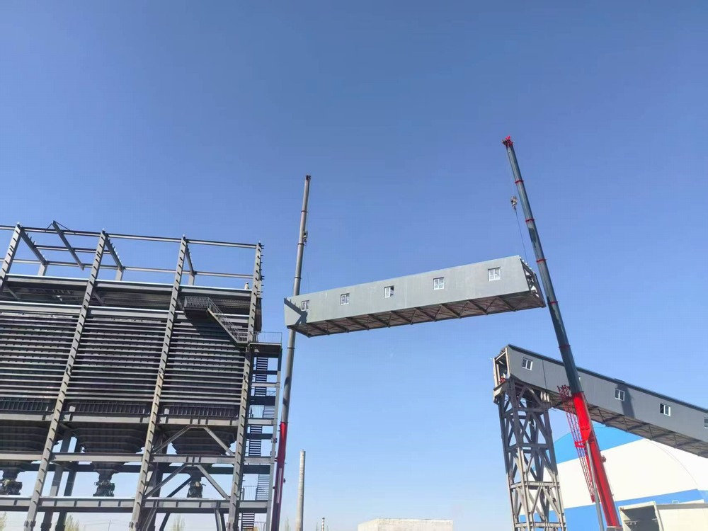 陜煤建設(shè)天工公司新疆第一項(xiàng)目部：雙機(jī)協(xié)作展絕技，棧橋凌空貫長(zhǎng)虹