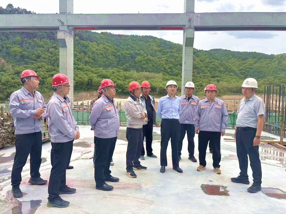 黃陵礦業(yè)集團(tuán)黨委副書記、總經(jīng)理趙小兵“五一”期間深入天工公司基層項(xiàng)目檢查指導(dǎo)