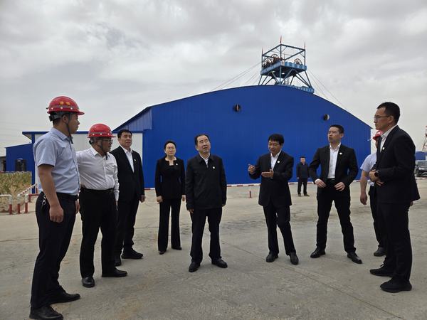 陜煤集團總經(jīng)理趙福堂深入陜煤建設礦建二公司曹家灘副立井項目調研