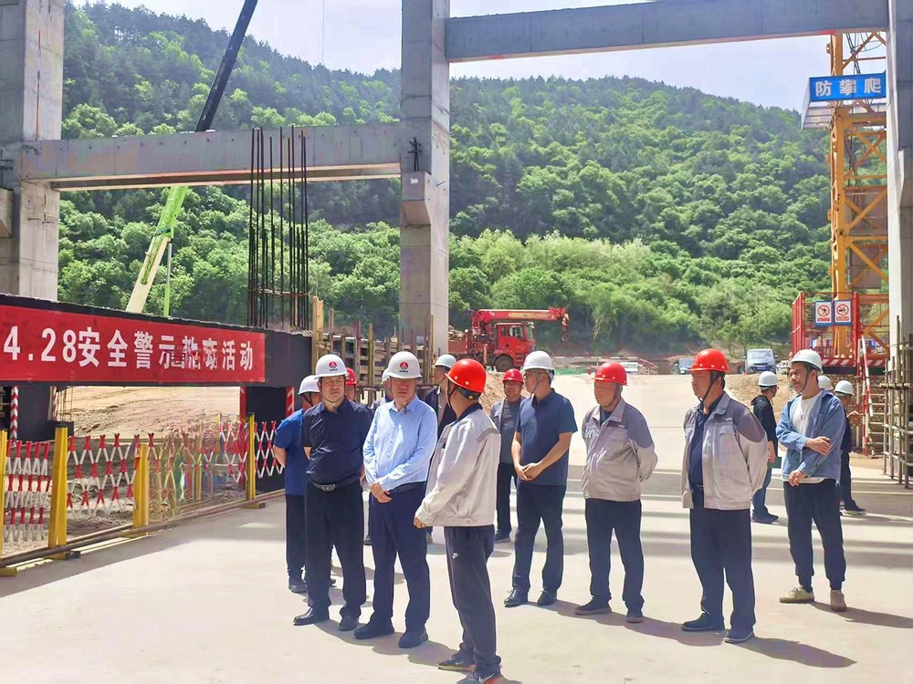 劉保江深入天工公司基層開展重點(diǎn)進(jìn)度監(jiān)管項(xiàng)目生產(chǎn)督導(dǎo)檢查