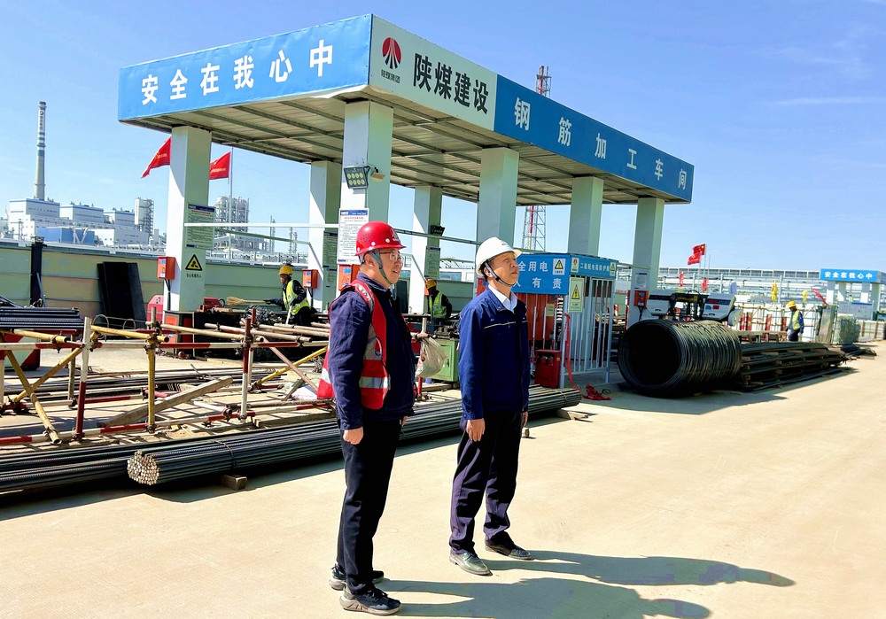 陜煤集團(tuán)榆林化學(xué)有限責(zé)任公司黨委副書記、總經(jīng)理段立波深入天工公司基層項(xiàng)目檢查指導(dǎo)