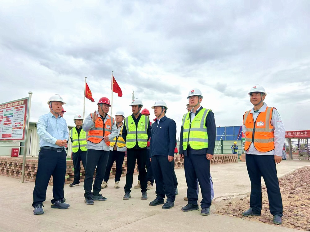陜煤集團工程總監(jiān)、基本建設管理部總經(jīng)理李仰東深入榆林化學二期項目檢查指導