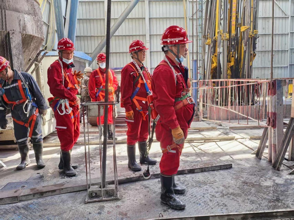 嚴(yán)督查 補(bǔ)漏洞 強(qiáng)落實(shí)-陜煤建設(shè)礦建二公司扎實(shí)開展機(jī)電專項(xiàng)整治第二階段工作