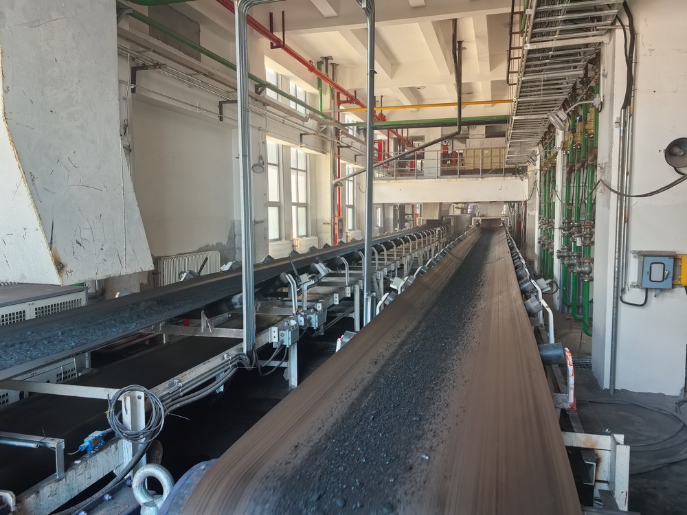 陜煤建設韓城分公司安裝四項目部：王峰煤礦選煤廠帶煤試生產成功，以攻堅之勢鑄就精品工程