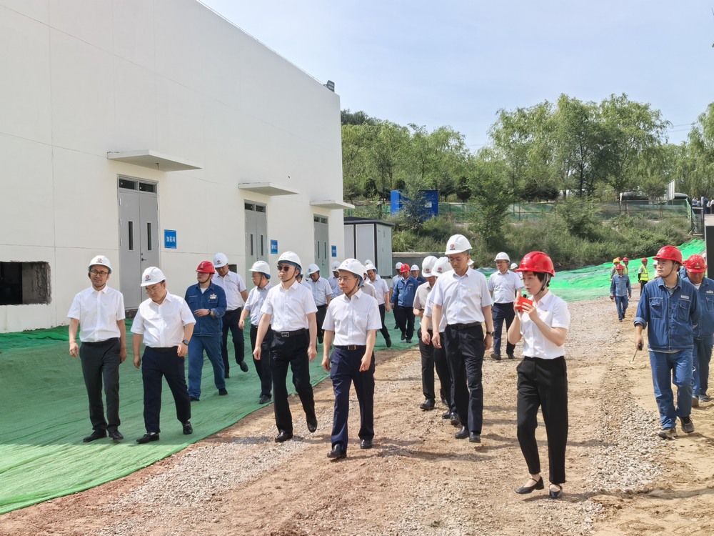 陜西煤業(yè)化工集團(tuán)府谷能源開(kāi)發(fā)有限公司黨委書記、董事長(zhǎng)李寧一行蒞臨黃河地表水預(yù)處理項(xiàng)目參觀調(diào)研