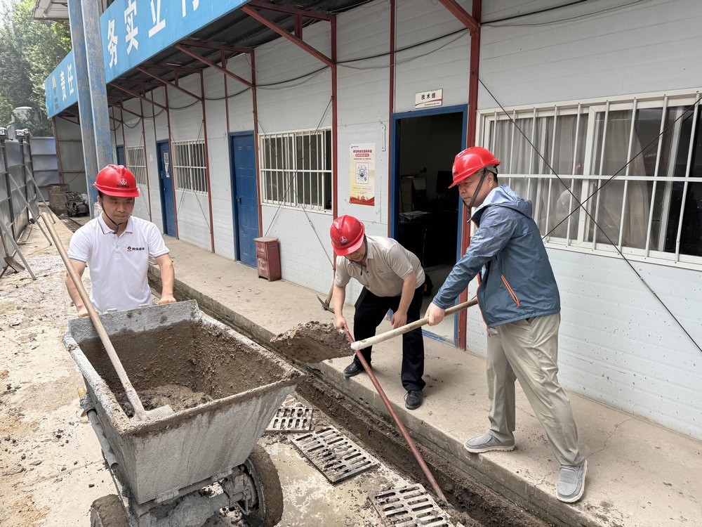 陜煤建設(shè)韓城分公司土建二項目部：黨團攜手，筑牢雨季安全防線