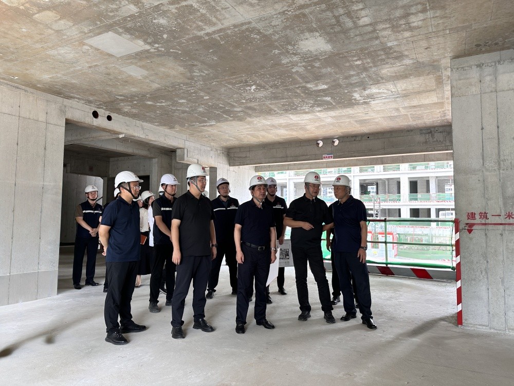 陜煤實(shí)業(yè)集團(tuán)黨委書記、董事長(zhǎng)、總經(jīng)理胡守平深入天工公司基層項(xiàng)目檢查指導(dǎo)