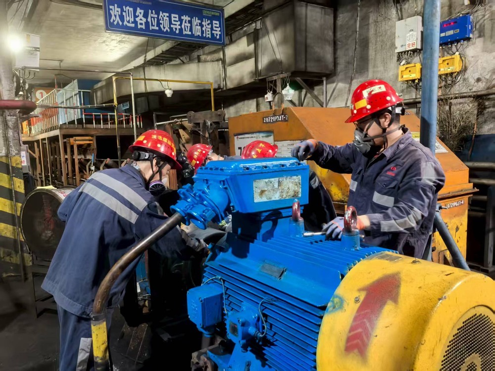 陜煤建設(shè)洗選煤運(yùn)營(yíng)公司檸條塔運(yùn)營(yíng)項(xiàng)目部：汗水浸透工裝色，高溫檢修護(hù)生產(chǎn)