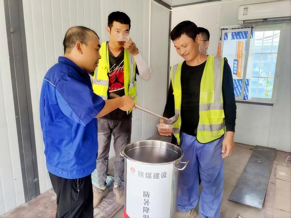 陜煤建設(shè)路橋分公司荊州項目部戰(zhàn)高溫、守安全、保進度