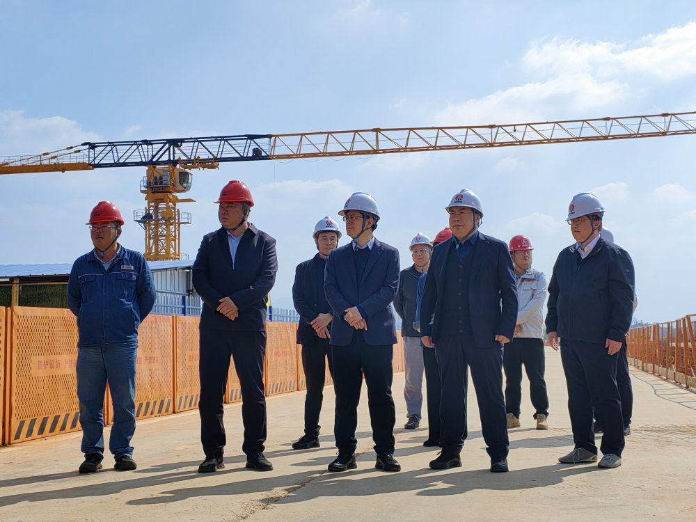 省紀(jì)委監(jiān)委駐陜煤集團(tuán)紀(jì)檢監(jiān)察組組長(zhǎng)、集團(tuán)黨委委員、紀(jì)委書(shū)記閆恒光一行深入陜煤汨羅電廠項(xiàng)目調(diào)研指導(dǎo)工作