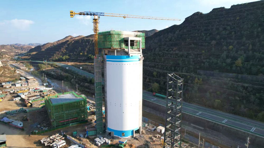 提前2天落位！橫山天云煤礦棧橋鋼支架架起“運輸樞紐”，12月投產(chǎn)再添保障