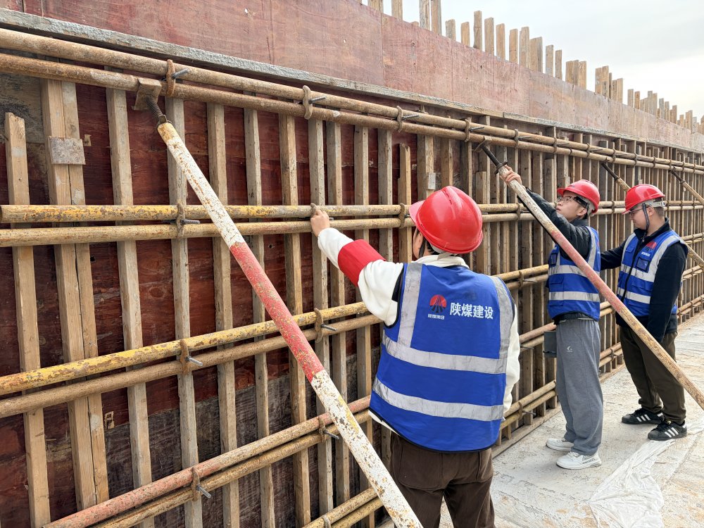 陜煤建設(shè)韓城分公司土建一項(xiàng)目部：青春護(hù)航安全線，百日攻堅(jiān)里的“硬核”擔(dān)當(dāng)